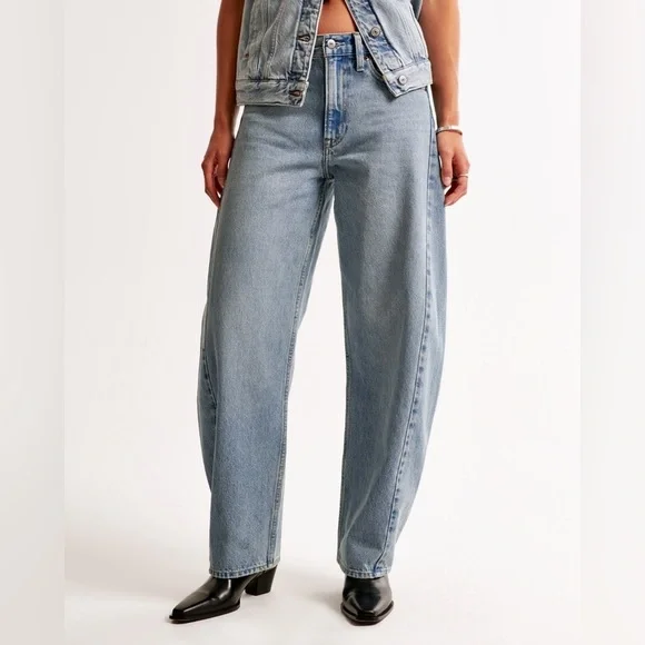 NEW! Abercrombie & Fitch The Barrel Jean Mid Rise 29 W 24 L Short Light Wash - Picture 1 of 16